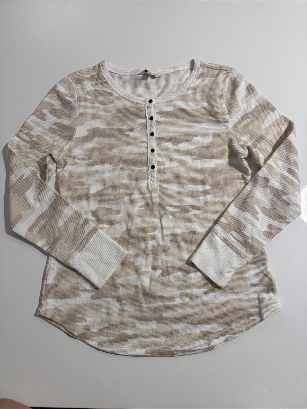 Lucky Brand Beige and White Camo Waffle Henley Long Sleeve Sz L